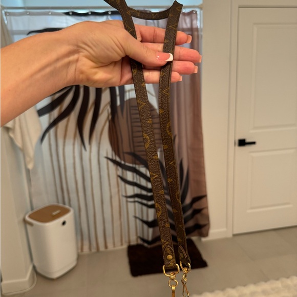 Luis Vuitton bag strap - Picture 3 of 5